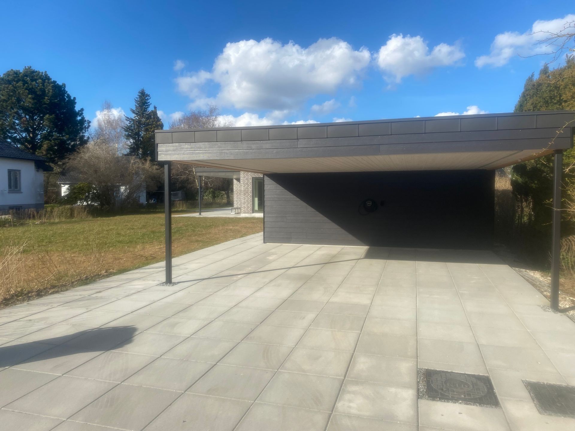 Indkørsel og carport - Udført af Amar·Bro
